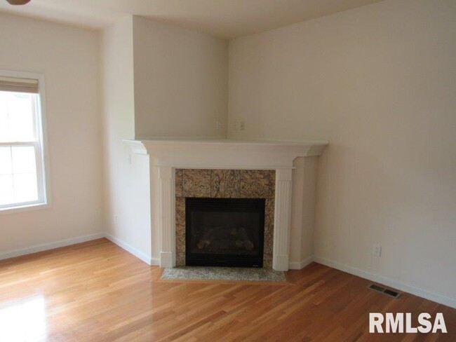 Foto del edificio - 11217 North Oakwood Drive