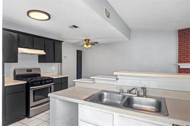 Building Photo - 1704 Rawhide Loop