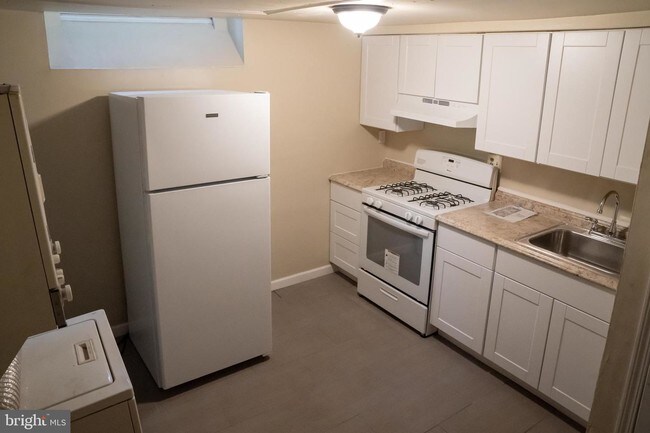 Building Photo - 312 W Wildey St