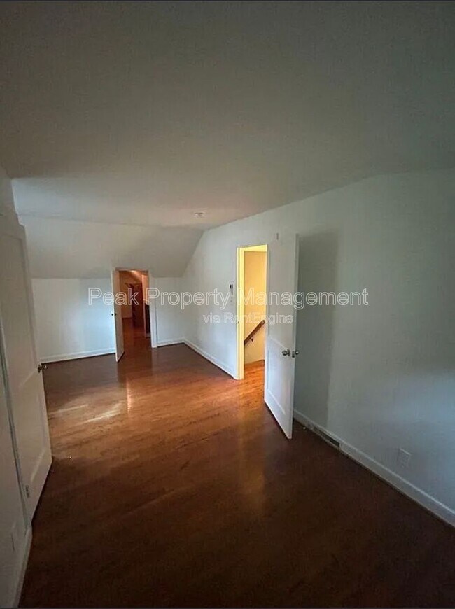 Foto del edificio - 7501 Tanglewood Rd