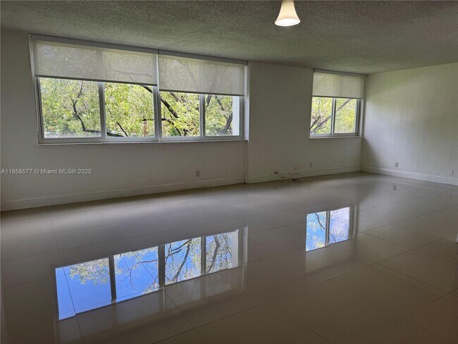 Foto del edificio - 9143 SW 77th Ave