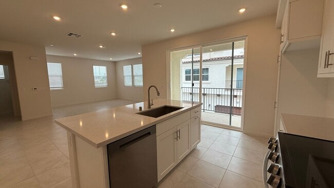 Building Photo - Brand new condo in Glendora - all the bells and whistles!