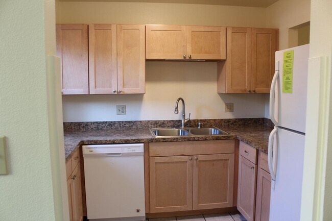 Building Photo - Convenient Living Just Minutes from CSU | 3-Bedroom Condo