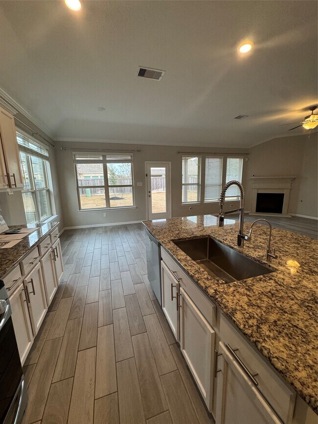 Foto del edificio - 15722 Monkey Rock Dr