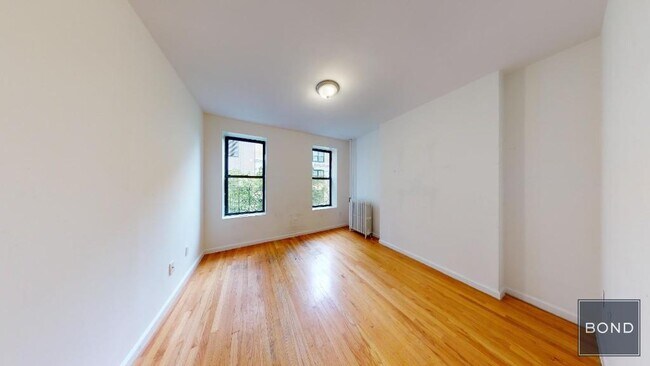 Foto del edificio - 439 W 51st St