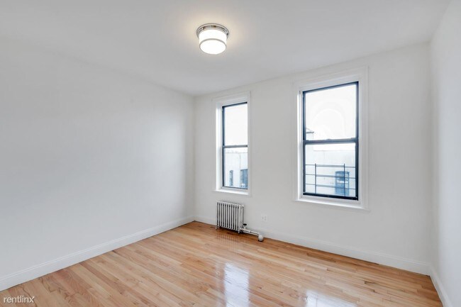 Building Photo - 96 E 208th St