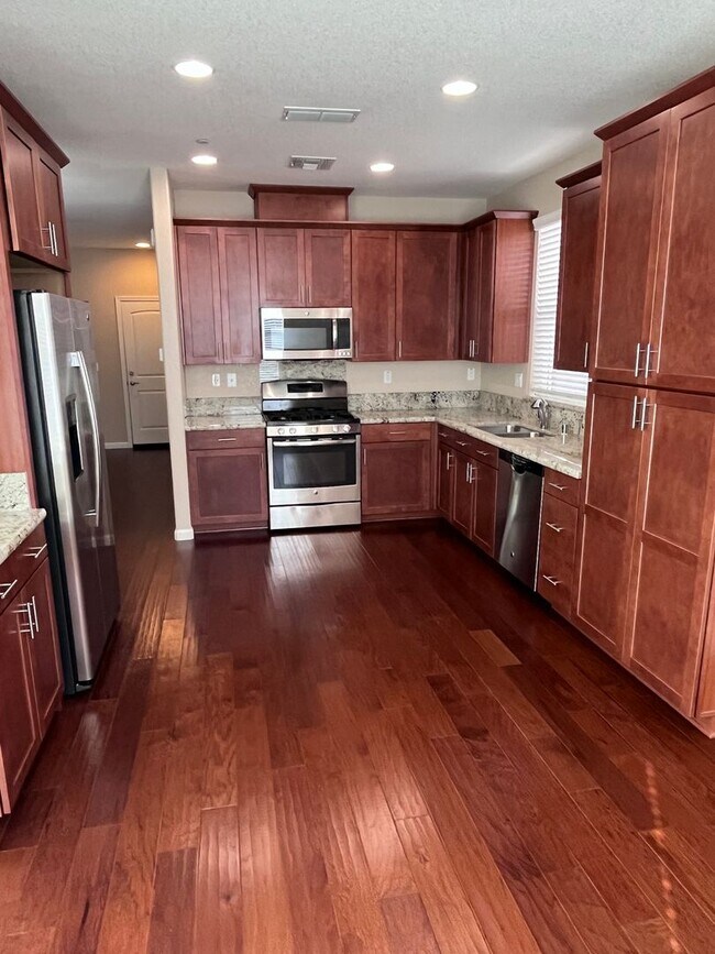 Foto del edificio - BEAUTIFUL HOME IN WEST ROSEVILLE!!