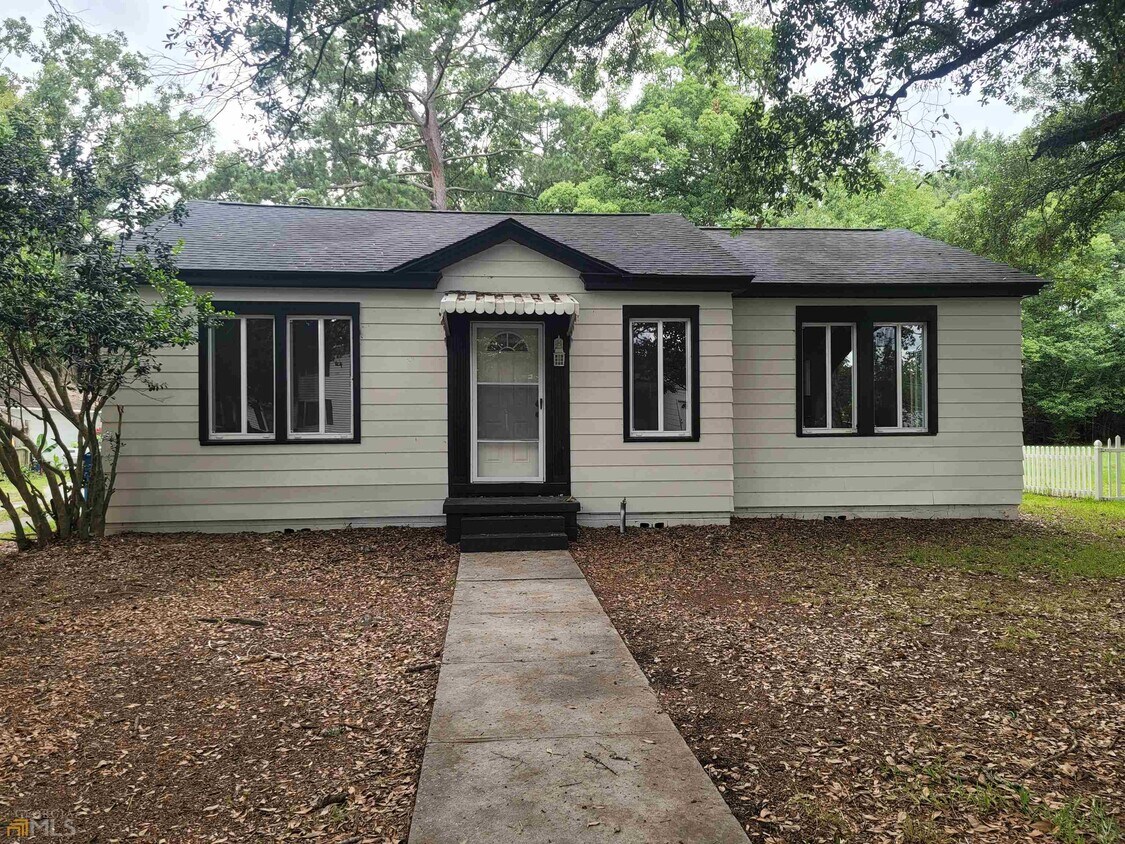 Primary Photo - 405 Turnberry St