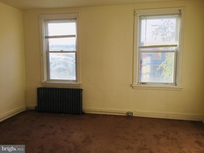 Building Photo - 409 Folcroft St