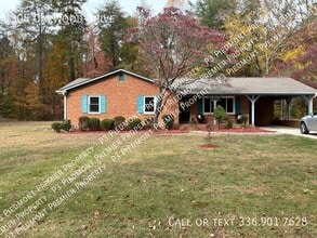 Building Photo - 308 Oakwood Dr