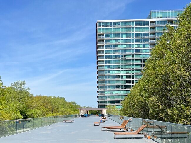 Building Photo - 9655 Woods Dr