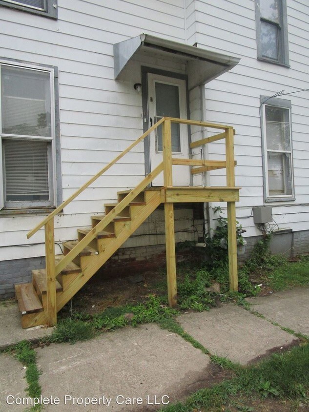 Primary Photo - 655 N Elm St