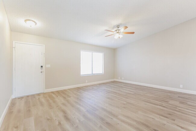 Foto del edificio - 3944 Grapefruit Cir