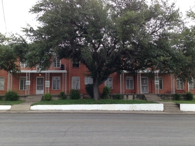 Building Photo - 553 Club Dr