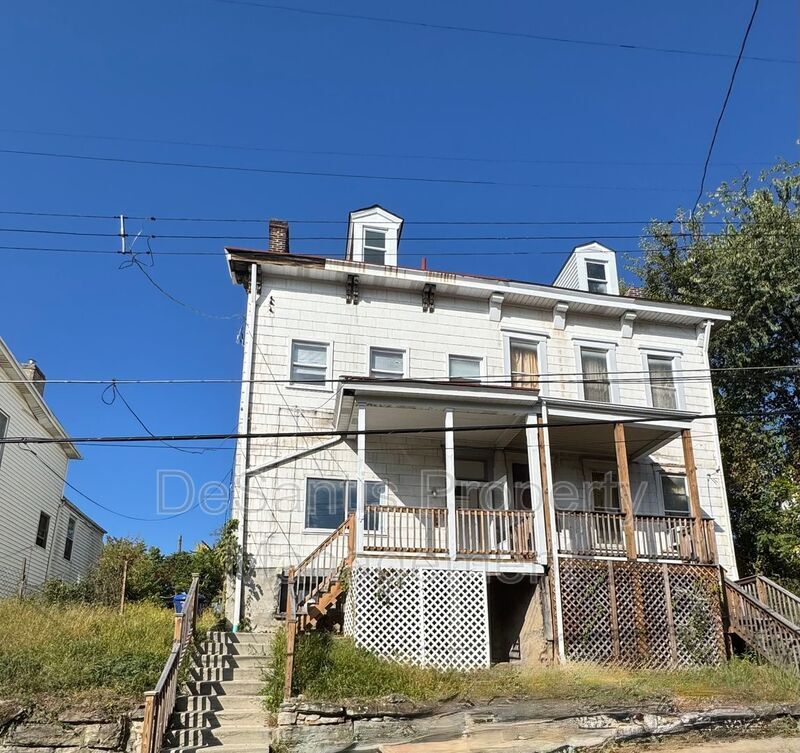 Primary Photo - 1927 Lithgow Ave