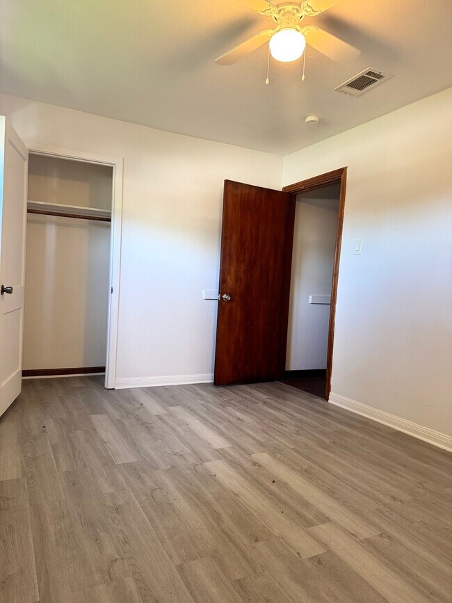 Building Photo - 6015 Doulton Dr