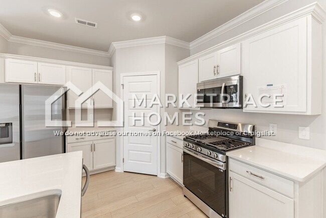 Building Photo - 206 Stockyard Cir