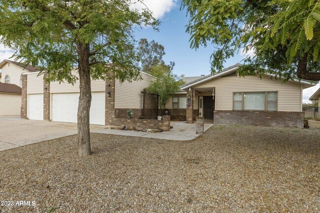 Building Photo - 4672 N 105th Ave