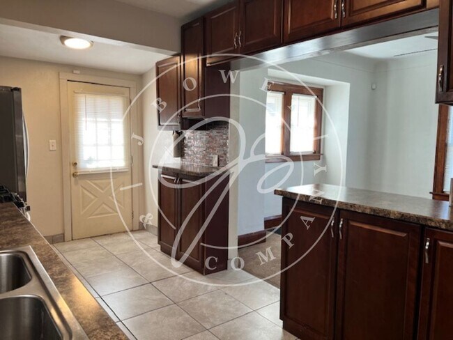 Building Photo - Beautiful 3 bedroom West Toledo Home