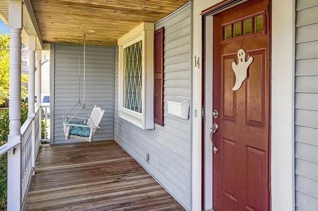 Foto del edificio - 14 Hoover Rd