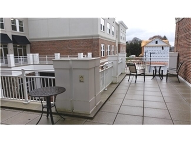 Foto del edificio - 4500 Linden Hill Rd