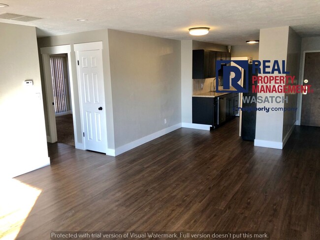 Building Photo - Come See This 2 Bedroom 1 Bathroom Downtow...