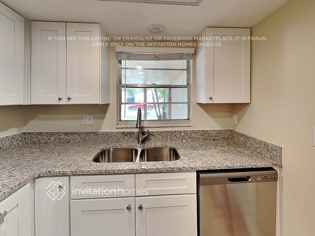 Foto del edificio - 5842 79th Ave