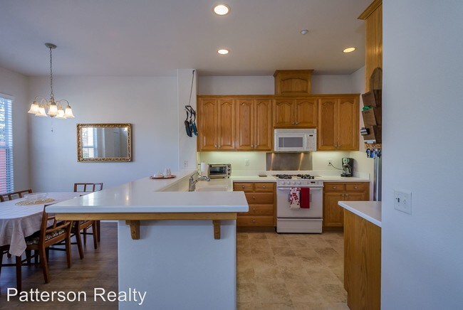 Building Photo - 2 br, 2.5 bath  - 757 Lawrence Drive