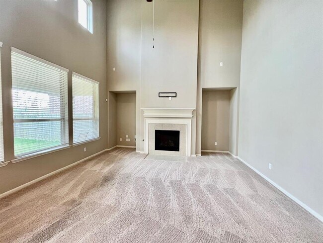 Building Photo - 11110 Sawmill Lake Dr