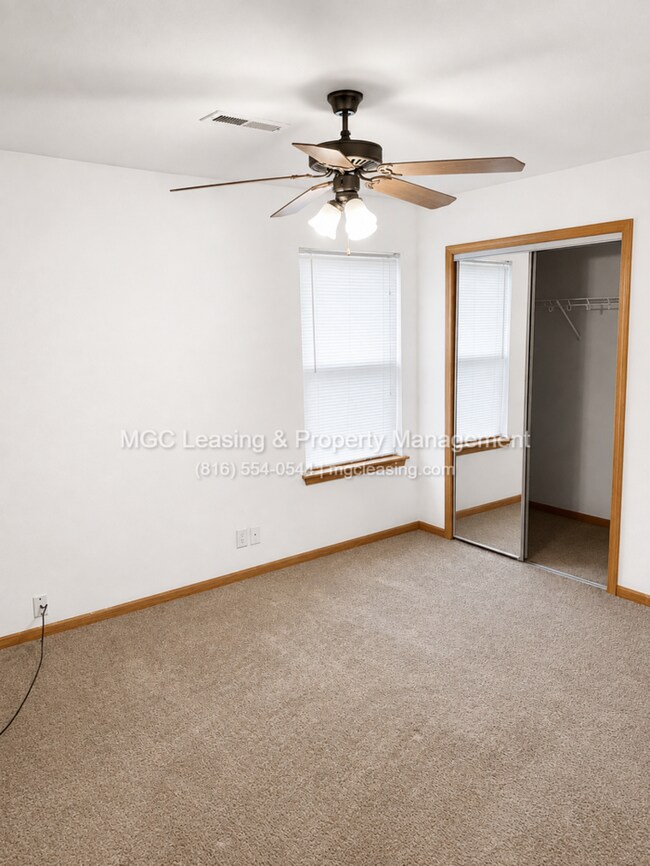 Foto del edificio - Peaceful Ranch Duplex in Pleasant Hill, MO