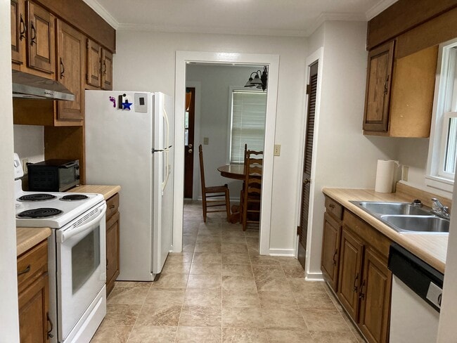 Kitchen Dining - 912 McKinley Ave