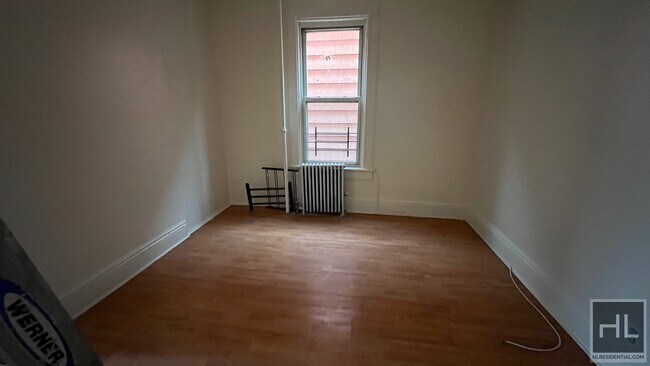 Building Photo - NATURALLY BRIGHT 2 BEDROOMS  EAST 34 STREE...