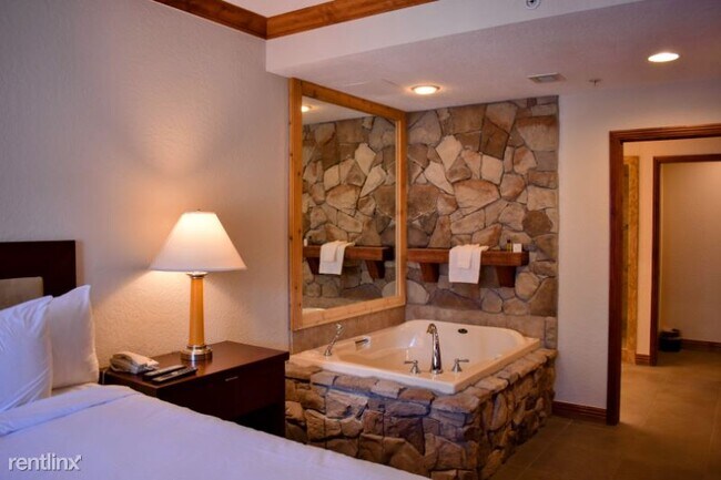 Foto del edificio - 3000 Canyons Resort Dr