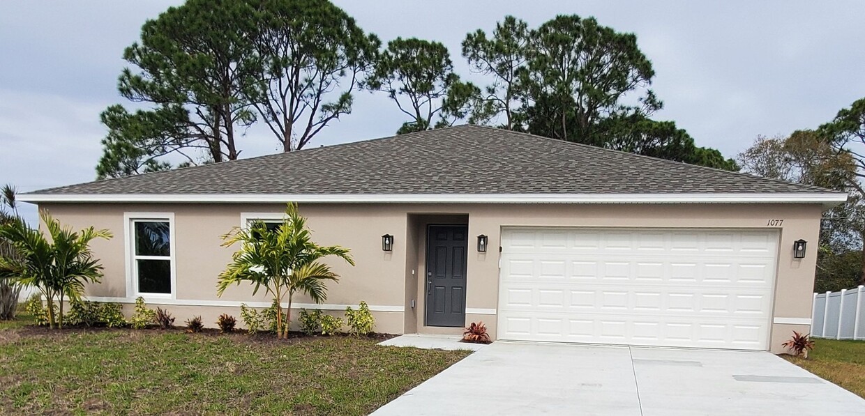 Foto principal - BRAND NEW 4/2 HOME IN PALM BAY