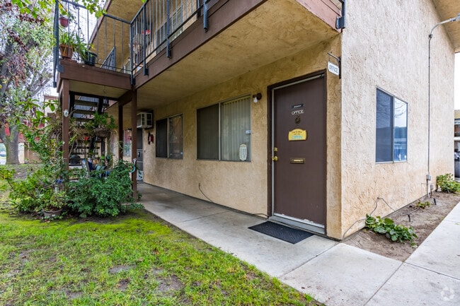 Leasing Office - Captains Cove