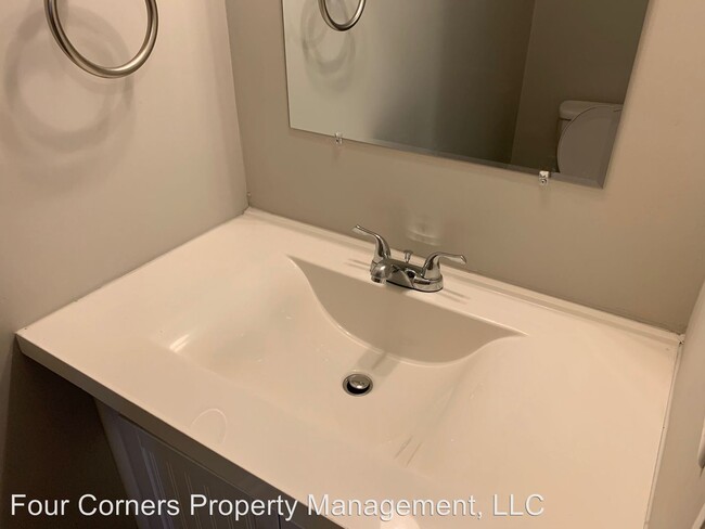 Building Photo - 1111 Birchcrest Dr