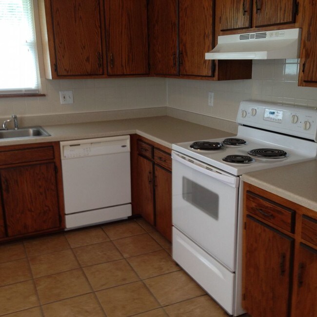 Building Photo - HOME SWEET HOME - MOVE IN READY DUPLEX