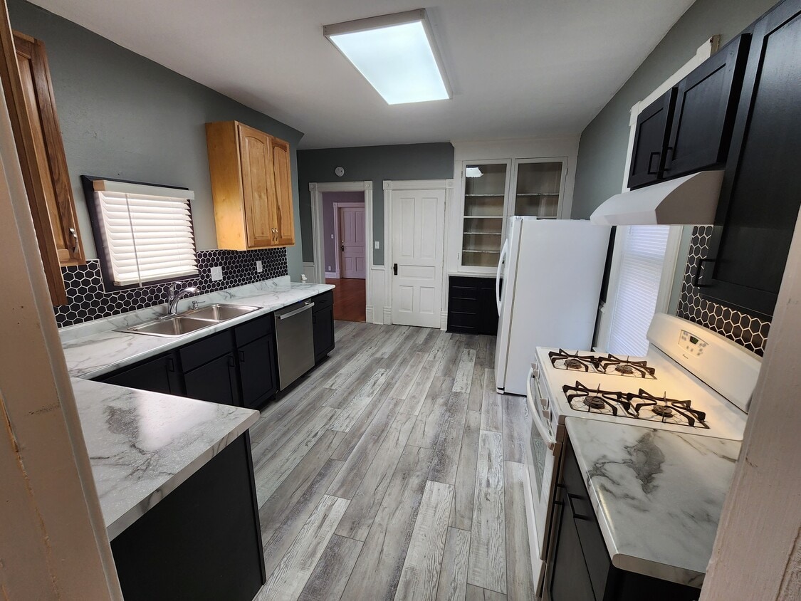 Kitchen 1 - 207 N 6th St