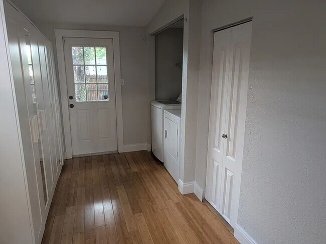Foto del edificio - 8701 N 15th St