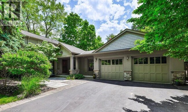 Photo du bâtiment - 250 Dalewood Dr