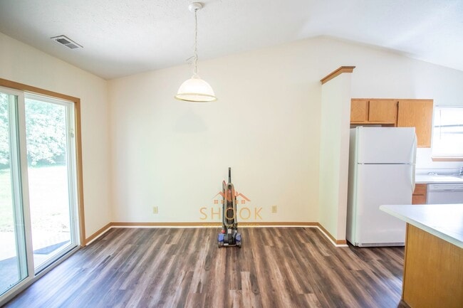 Building Photo - CUTE CUL-DE-SAC HOME CLOSE TO CAMPUS
