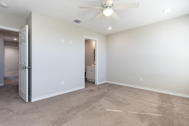 Building Photo - 6934 Crestway Dr