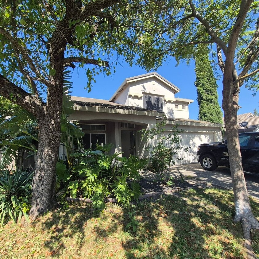 Spacious 4 bedroom Natomas home with Loft - Spacious 4 bedroom Natomas home with Loft