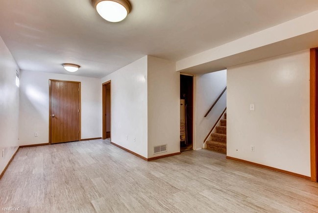 Building Photo - 1262 Quaker St