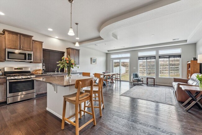 Foto del edificio - Beautiful 3 bedroom, 3 bath home backs to ...
