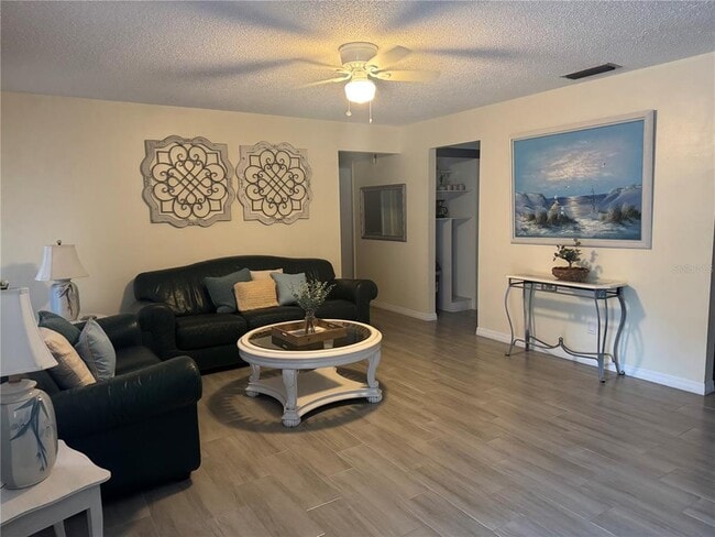 Building Photo - 2208 Valleybrook Ave