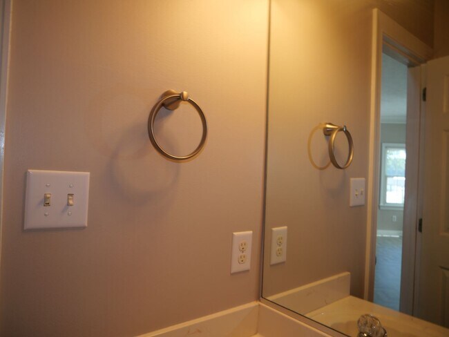 Foto del edificio - Smithfiled 3 bedroom home with 2 baths