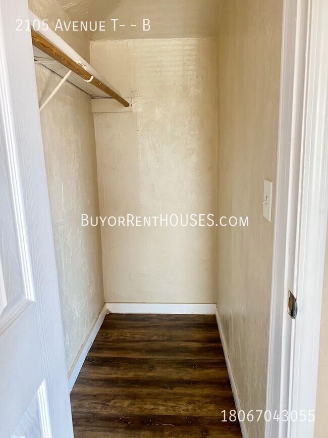 Building Photo - 2105 Avenue T