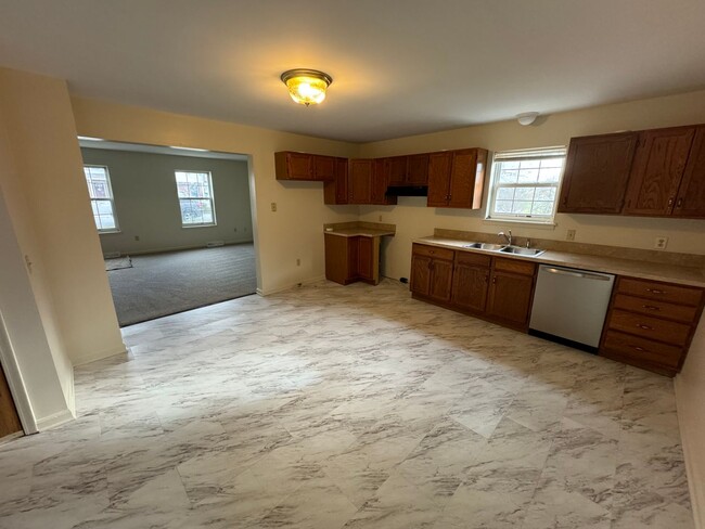 Building Photo - 211 Ark Dr