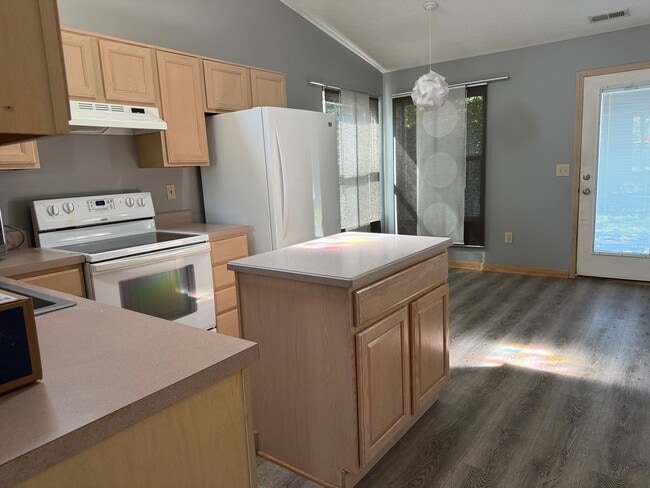 Building Photo - Spacious 3BR 2BA w/ Fenced Yard • 2-Car Garage  • Deck & Patio near Pickerington Schools